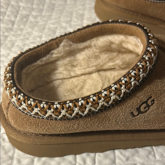 Cozy Tan Ugg Suede Slippers - Picture 3 of 6